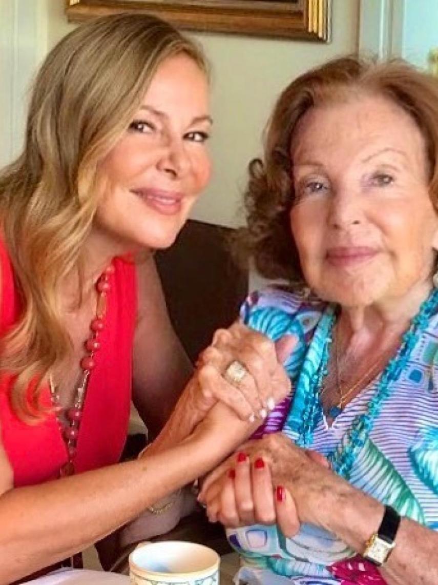 Ana Obregón junto su madre.