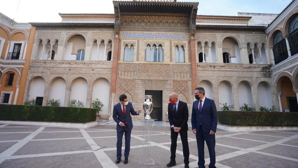 Juanma Moreno, Luis Rubiales y Juan Espadas.