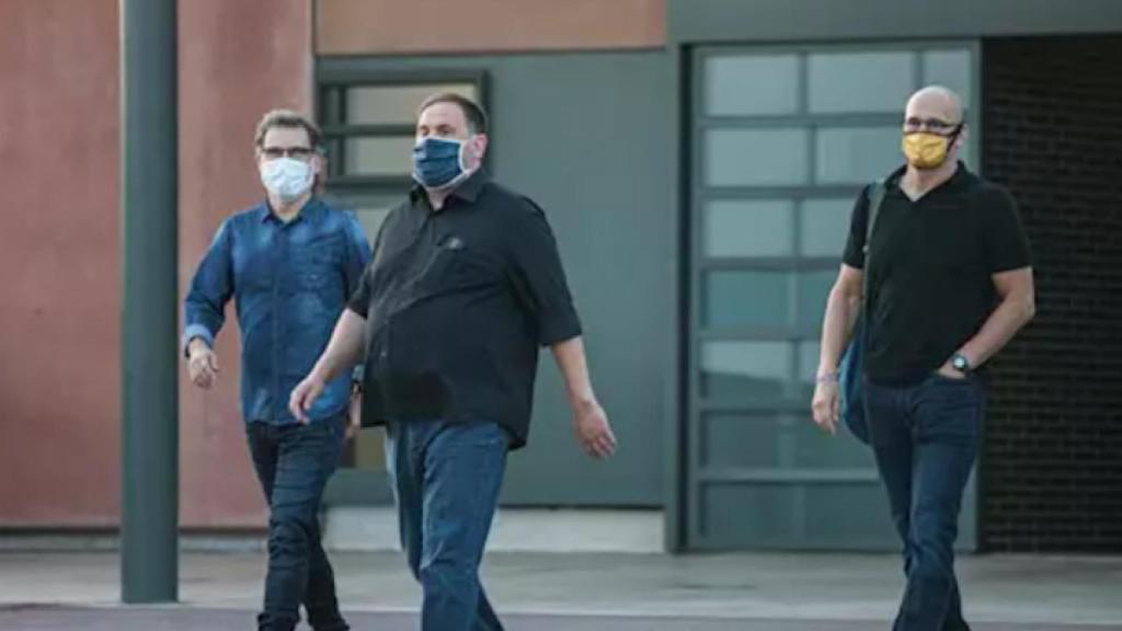 Junqueras, junto a Jordi Cuixart y Raül Romeva.