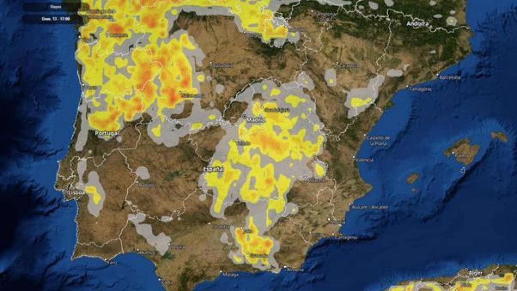 Densidad de rayos por kilómetro cuadrado prevista para la tarde del domingo. Meteored.