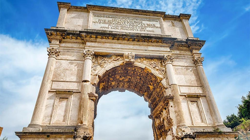 Arco de Tito, monumento romano en la capital italiana