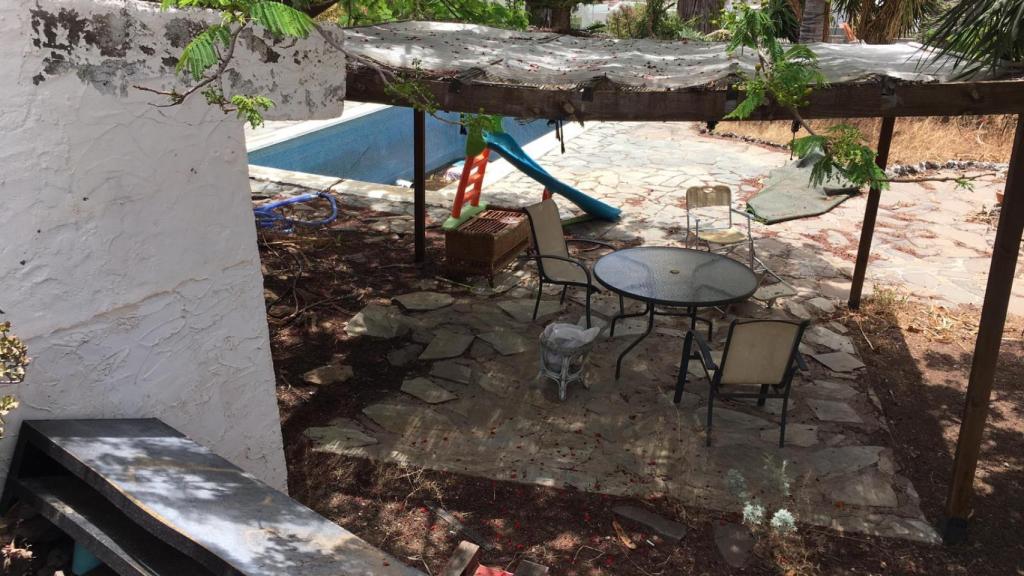 Zona exterior de la casa donde Tomás vivió los últimos meses.