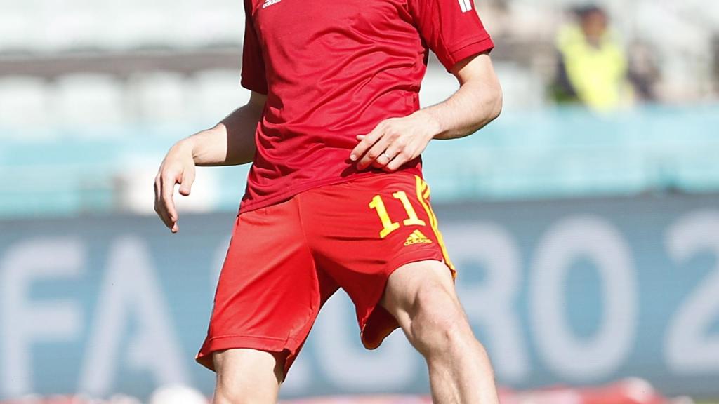 Gareth Bale, calentando con Gales