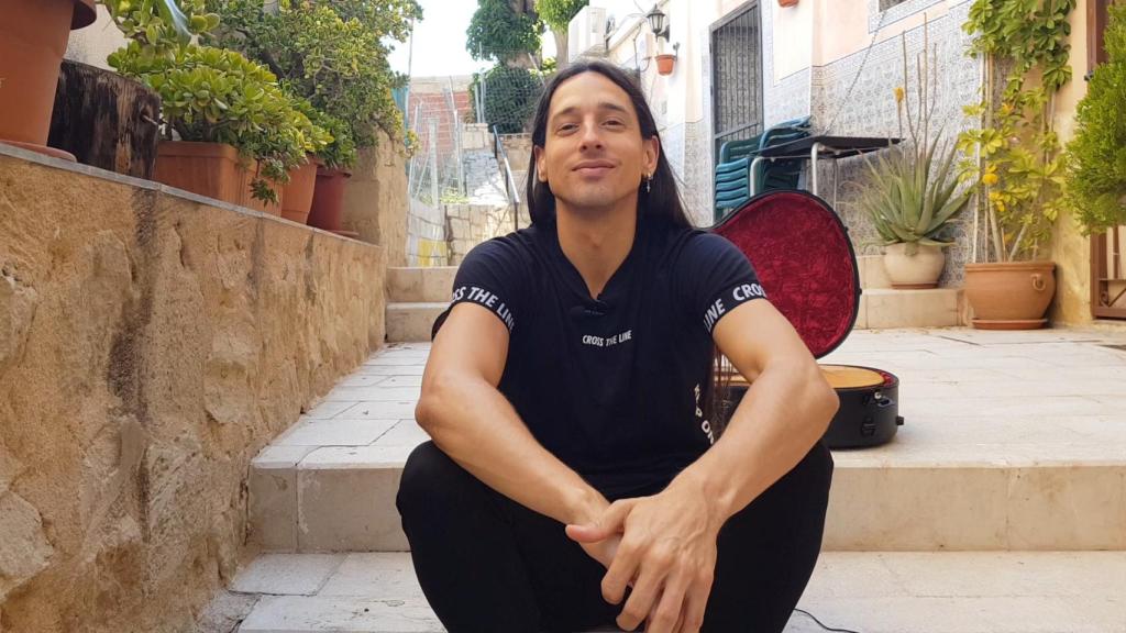 Carlos Salado es el impulsor de Uña y carne, un grupo de rumba neoquinqui.