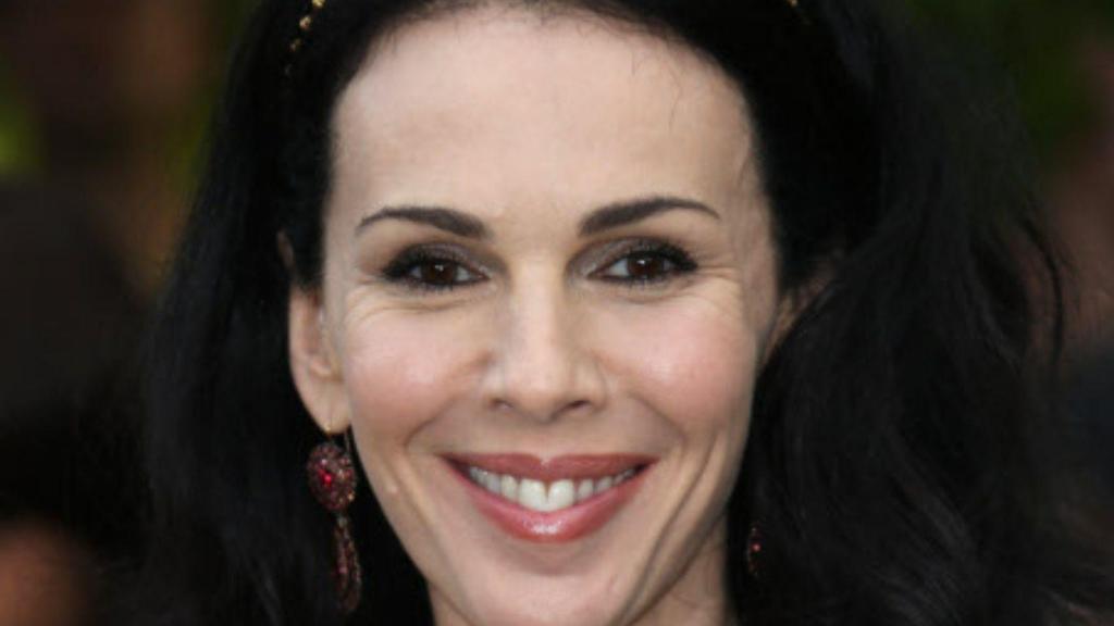 Las prendas de  L'Wren Scott serán subastas para recaudar fondos para una beca de moda.