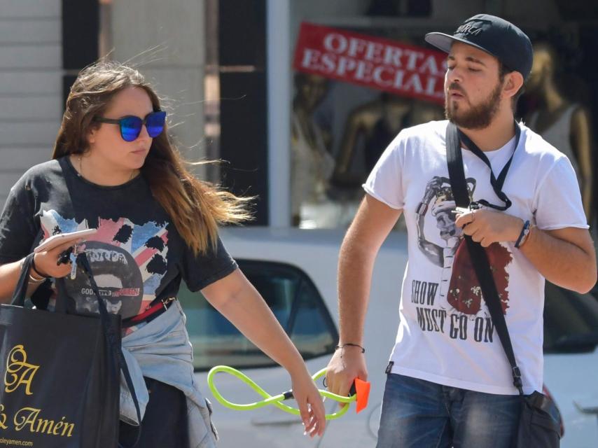 Rocío y David Flores por las calles de Málaga.