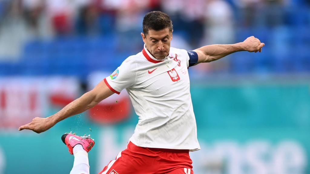 Lewandowski intenta un disparo a portería