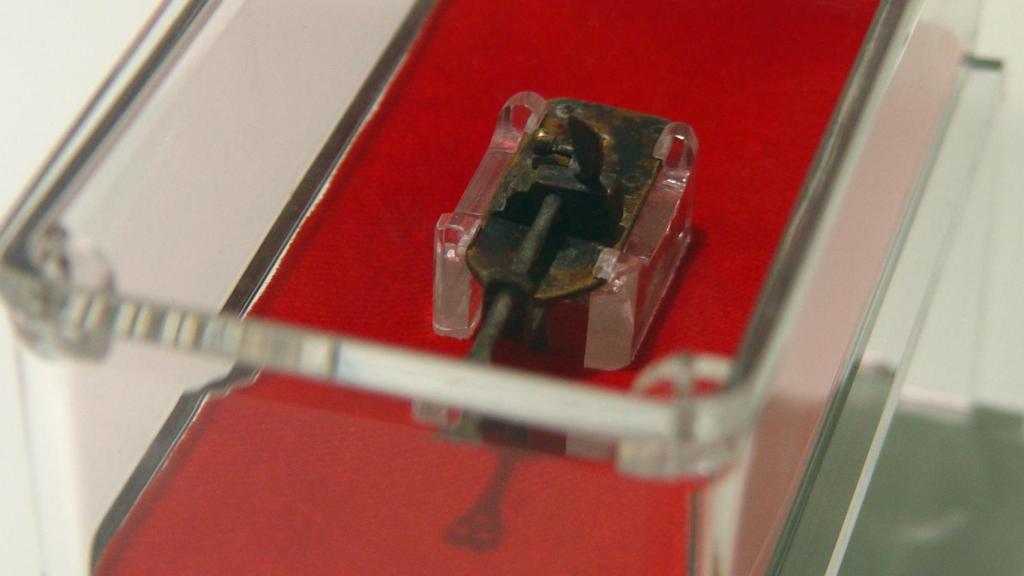 Microscopio creado en el siglo XVII por Antony Van Leeuwenhoek