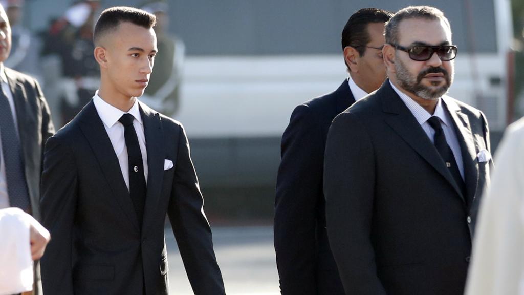 El rey Mohamed VI junto a su hijo, Moulay Hassan.