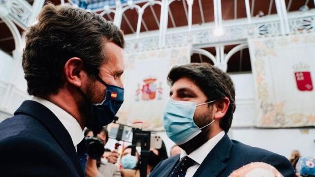 Casado felicita al presidente de la Región de Murcia, Fernando López Miras, tras el fracaso de la moción de censura. EP