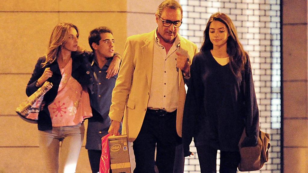 Mariló Montero y Carlos Herrera junto a sus hijos, Alberto y Rocío, en una imagen fechada en 2014.