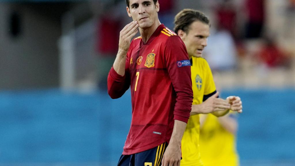 Álvaro Morata se lamenta tras una ocasión desaprovechada ante Suecia