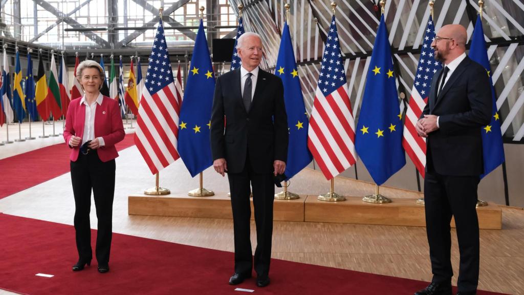 Ursula von der Leyen, Joe Biden y Charles Michel, durante la cumbre de este martes