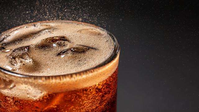Descubre todo lo que puedes limpiar con Coca-Cola.