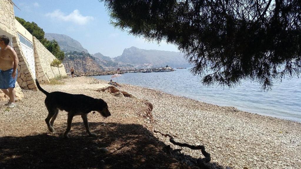 La playa de Mar y Montaña se encuentra próxima a Villa Gadea.