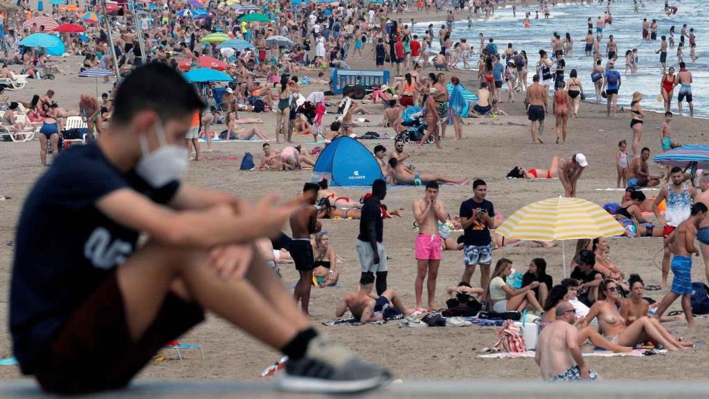 Muchos españoles se irán de vacaciones nada más recibir la vacuna de la Covid.