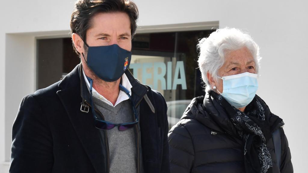 José Antonio Canales Rivera junto a su madre Teresa Rivera en una imagen reciente.