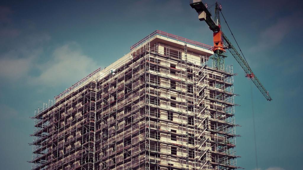 La subida de las materias primas amenaza con subir el precio de la vivienda nueva.