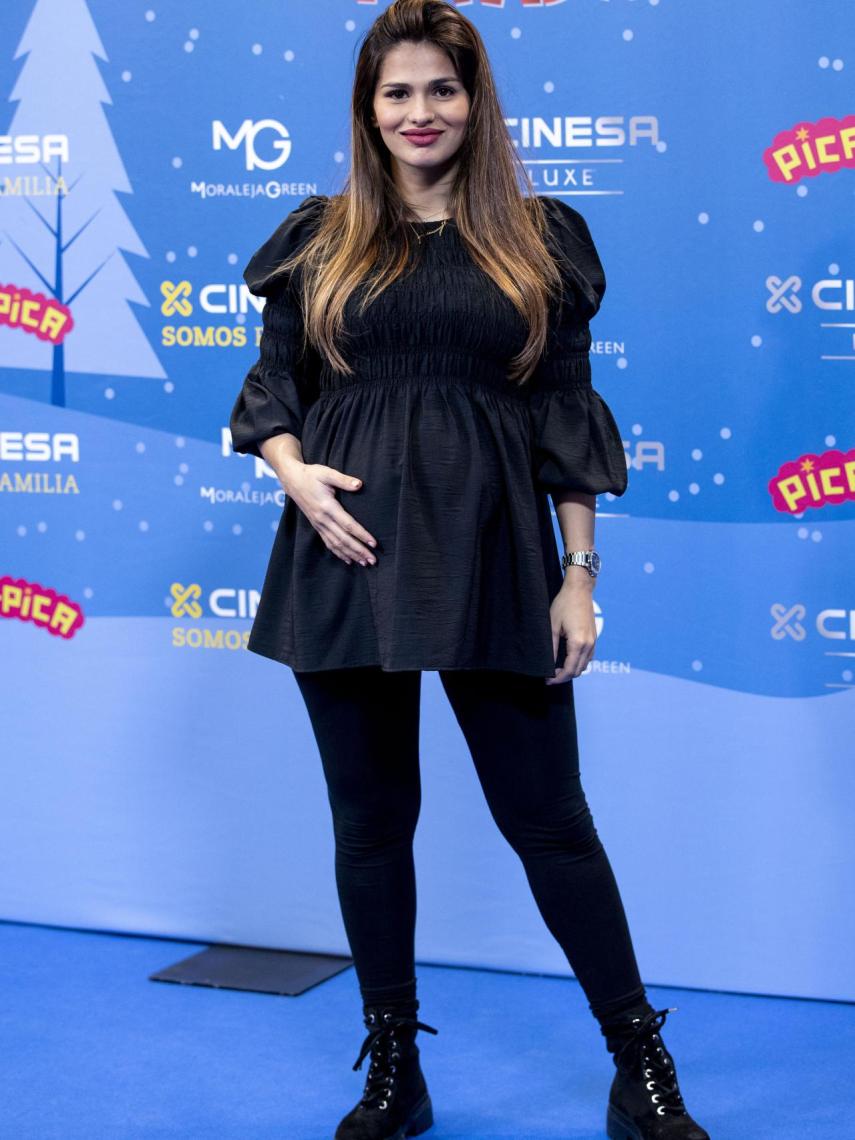 La actriz, embarazada de su segundo hijo, Piero.