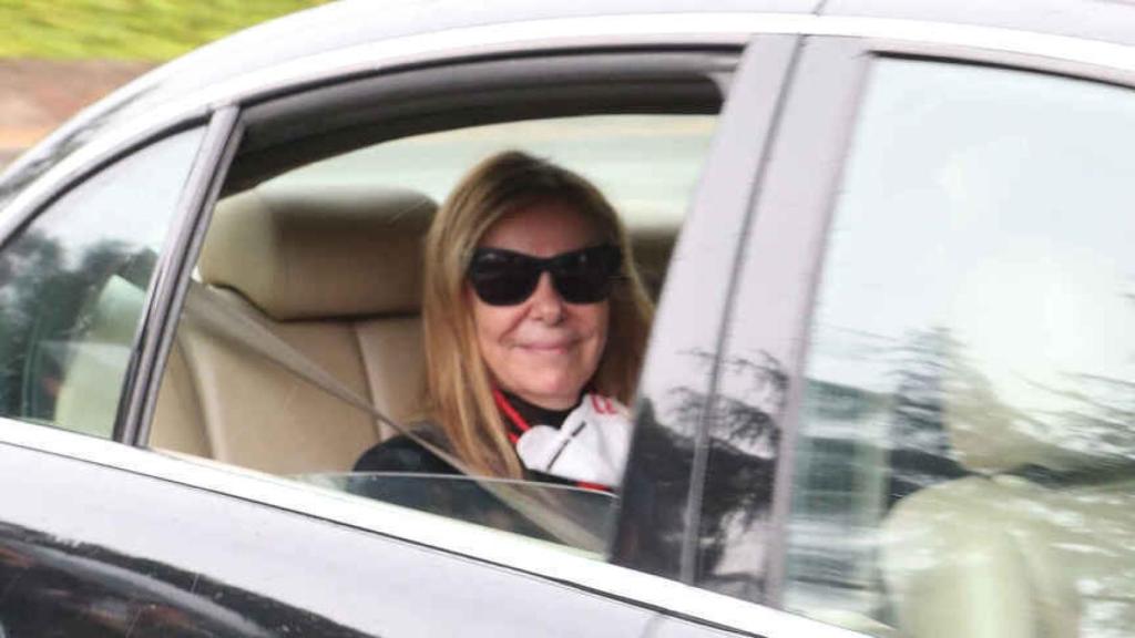Ana Obregón dedicó una sonrisa a la prensa en la puerta de su casa tras la muerte de su hijo.