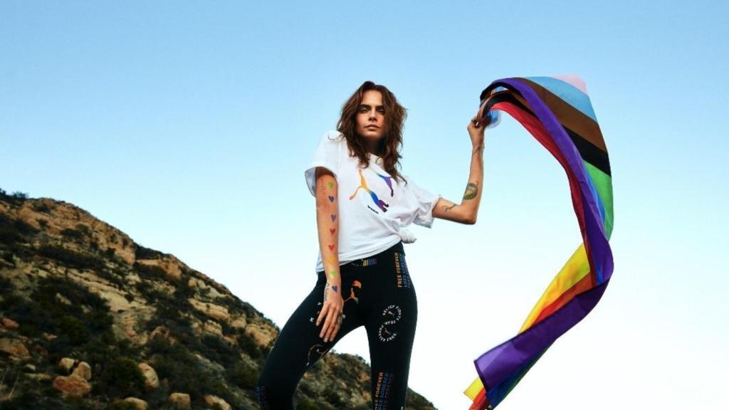 De Balenciaga a unas veraniegas abarcas, la moda se viste con el arcoíris