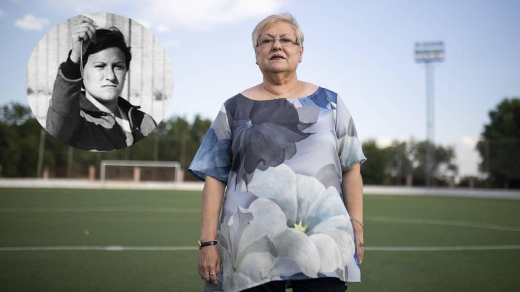 Rosa Bonet en el campo de fútbol de Cotorruelo de Madrid. A la izquierda, una imagen en su primer partido de prácticas en 1979.
