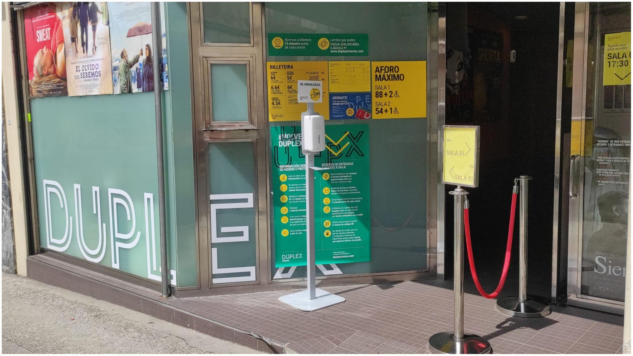 Acceso a la sala ‘Duplex’. Foto: Quincemil.