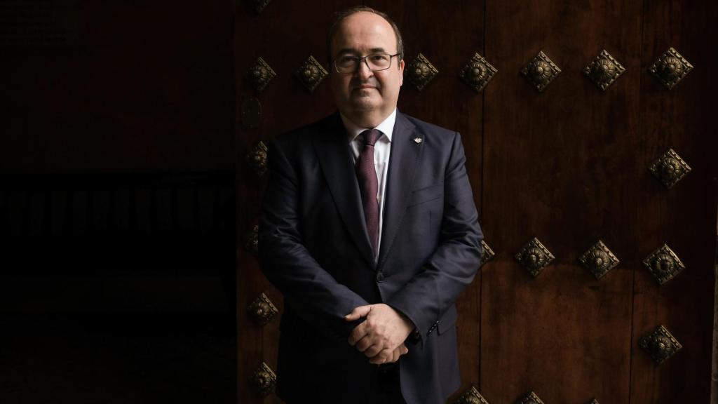 El ministro Miquel Iceta, antes de ser entrevistado por EL ESPAÑOL.