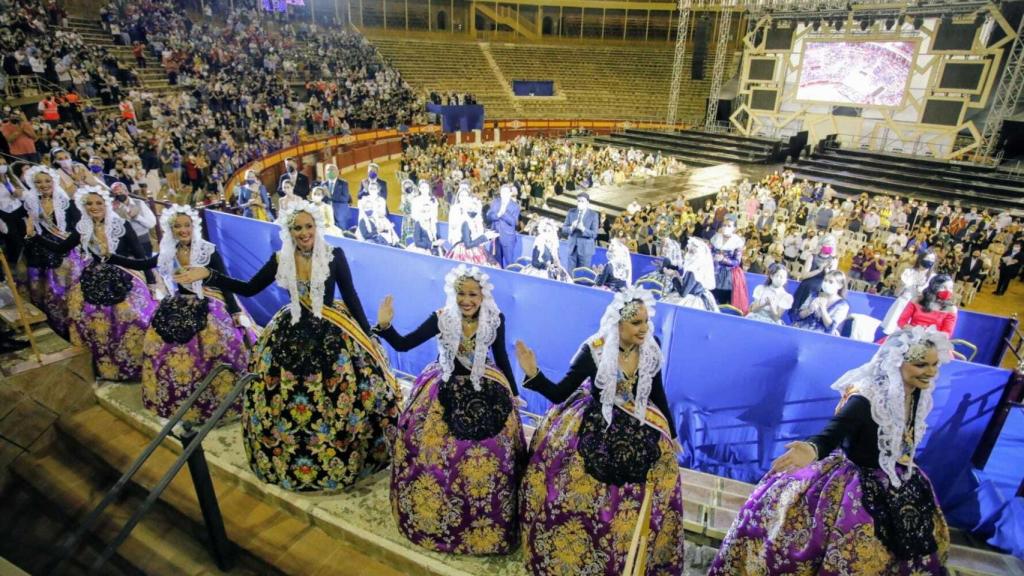 La Bellea del Foc y sus damas.
