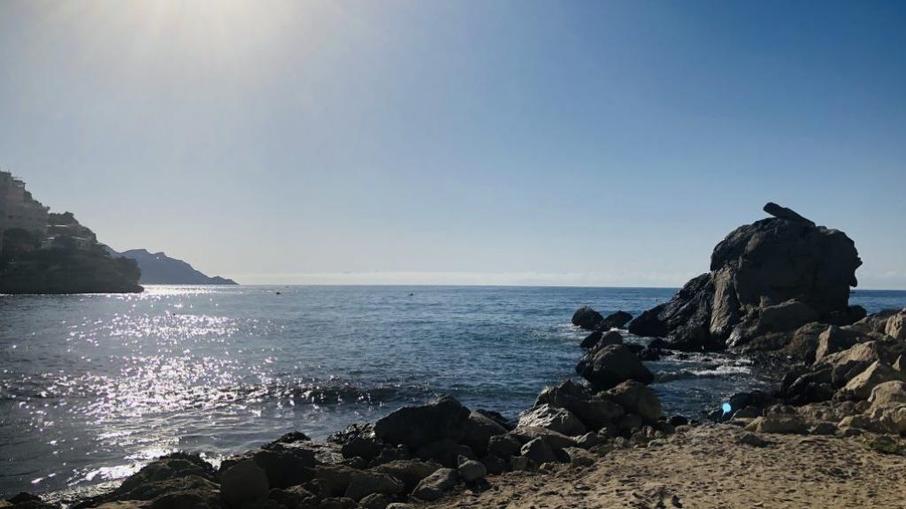 Muere un hombre de 67 años ahogado en una cala de Finestrat