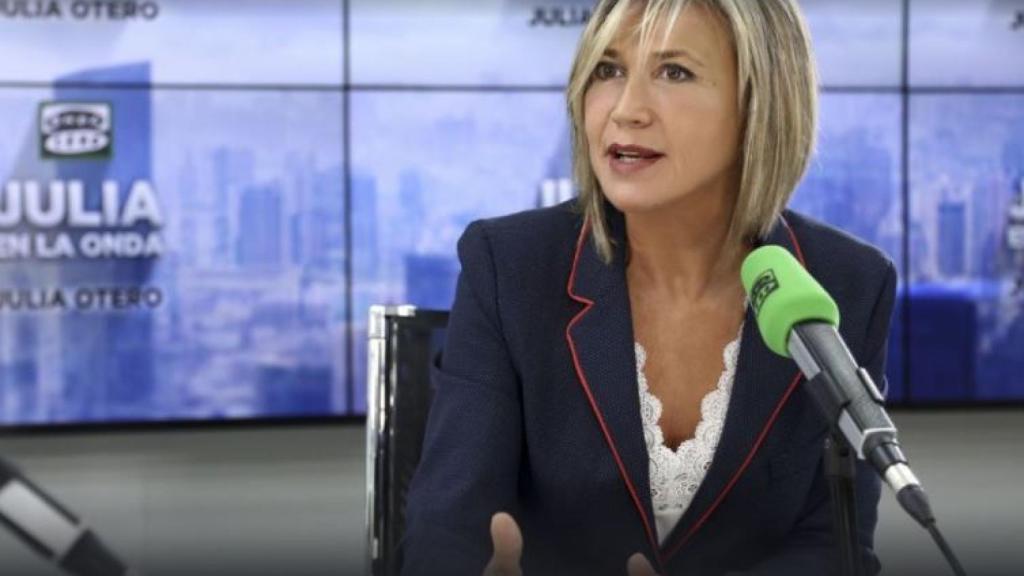 Julia Otero este lunes conduciendo el espacio 'Julia en la Onda'.