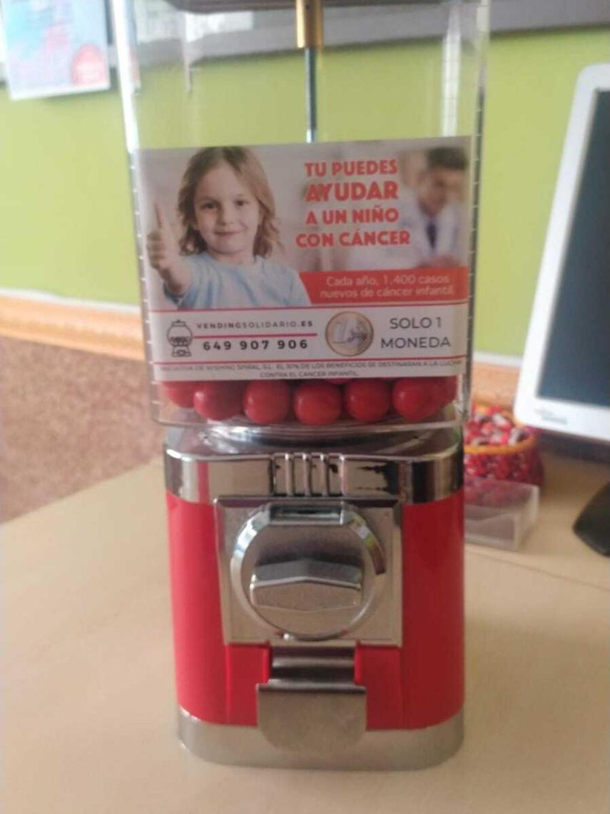 Dispensador de golosinas de Cibi en el comercio de Álvaro, en Fuenlabrada