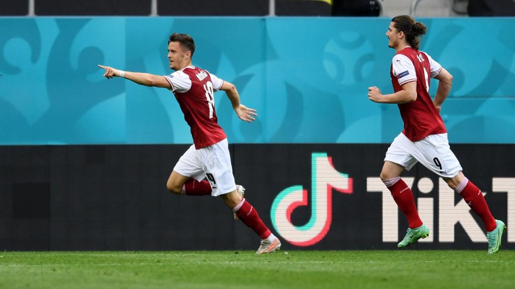 Baumgartner celebra su gol ante Ucrania