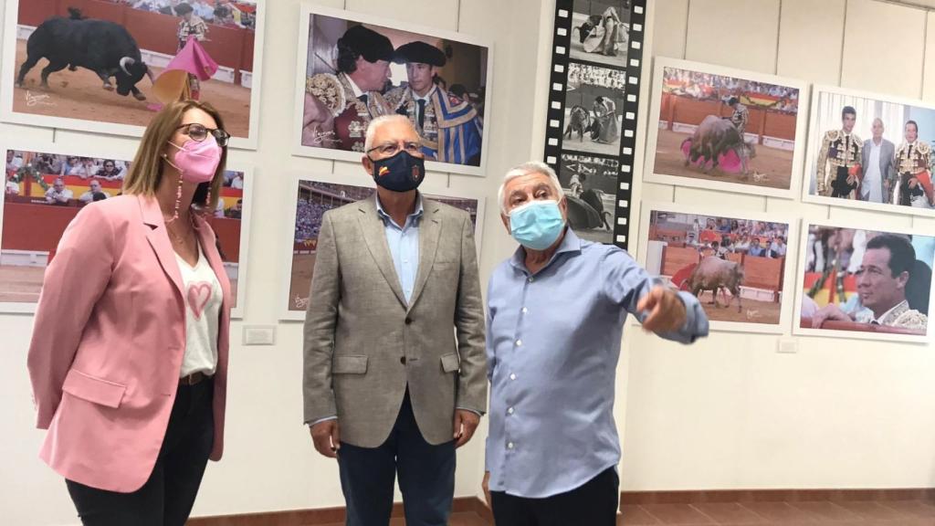 Ésta es una de las muestras fotográficas con las que se conmemora el 50 Aniversario del torero alicantino.