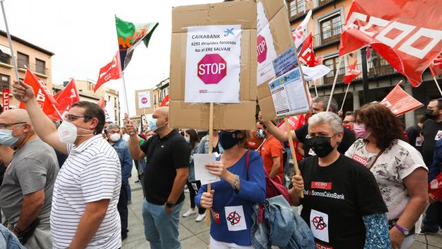 Concentración en Toledo por el ERE de Caixabank.