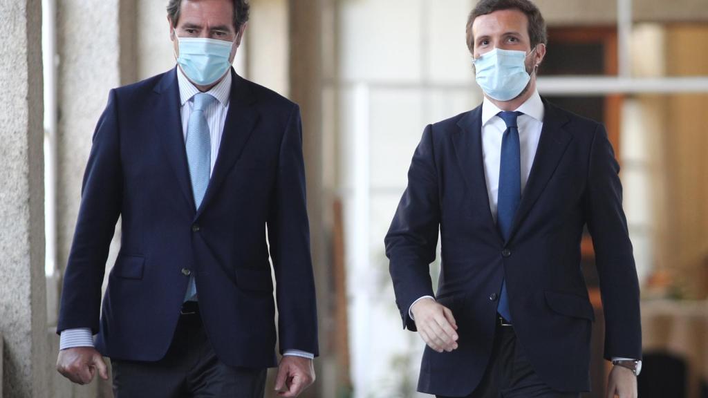El presidente de la CEOE, Antonio Garamendi, y el líder de la oposición, Pablo Casado.