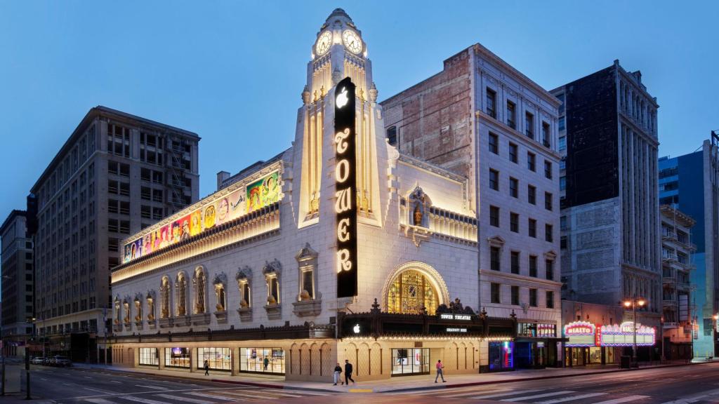 Apple restaura un cine histórico y lo convierte en una de sus tiendas más impesionantes