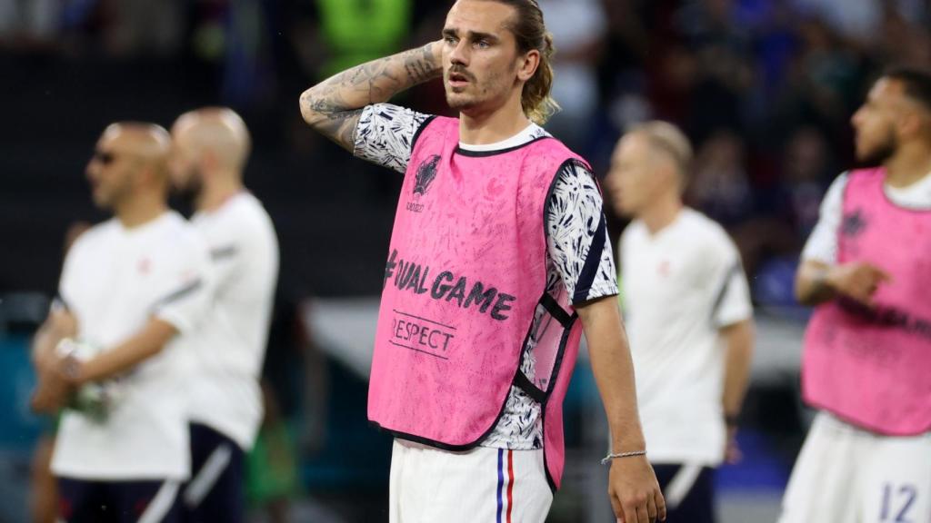 Griezmann calentando con Francia