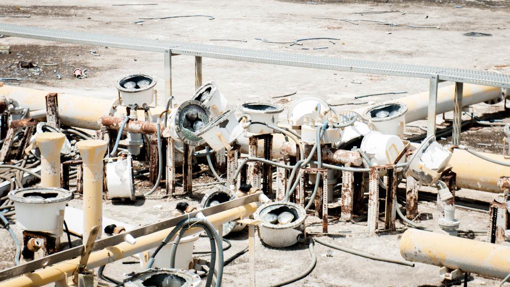 Los focos de la fuente cibernética, totalmente destrozados.