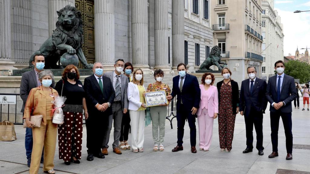 Paco Núñez con los miembros del PP