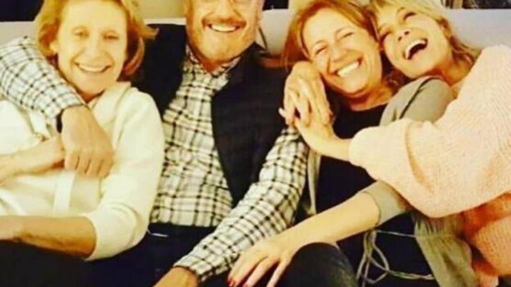 Mila Ximénez junto a sus hermanos en una imagen de redes sociales.