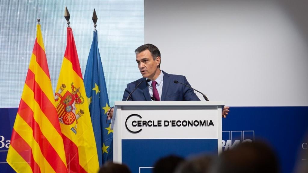 Para el doctor Carballo, la decisión de Sánchez de quitar mascarillas en exteriores es oportunista.