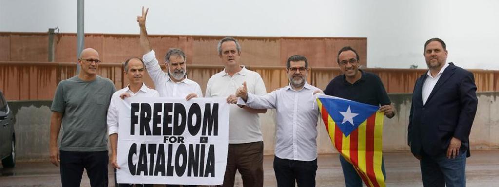 Junqueras, Forn, Rull, Turull, Romeva, Sànchez y Cuixart salen de Lledoners con el indulto.