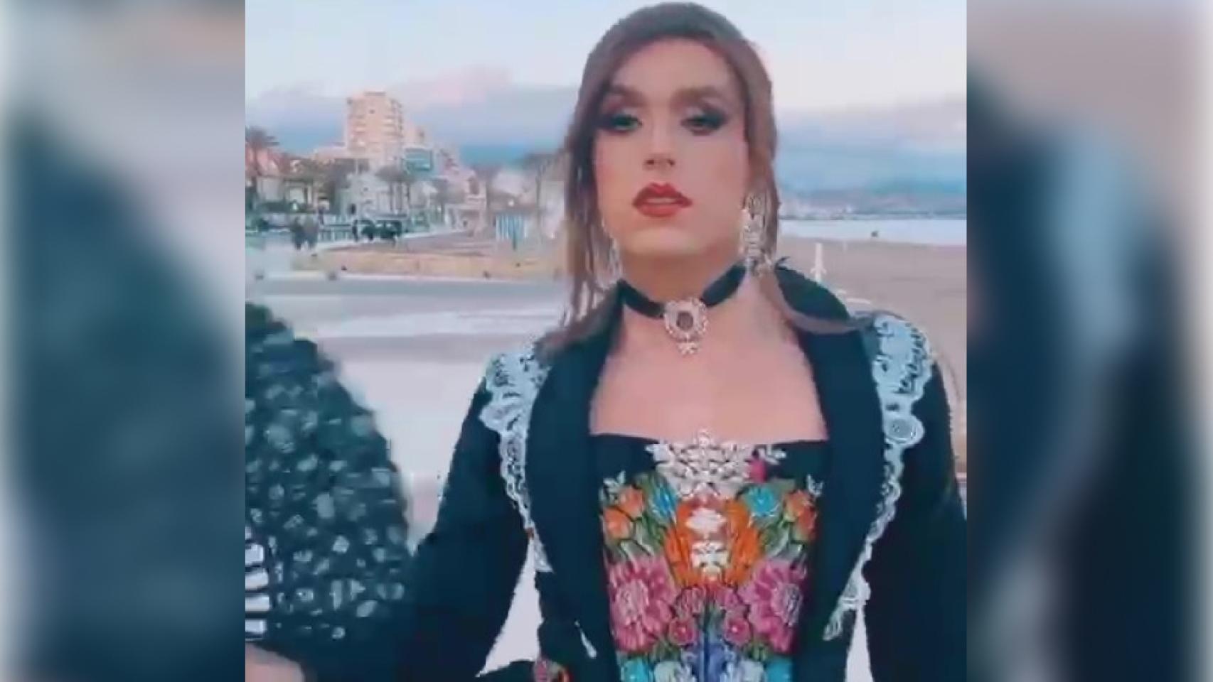 Peter López, la alternativa Bellea de las Hogueras de Alicante que se ha vuelto viral.