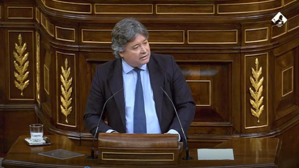 El diputado 'popular' Luis Santamaría, este jueves en la tribuna del Congreso de los Diputados.