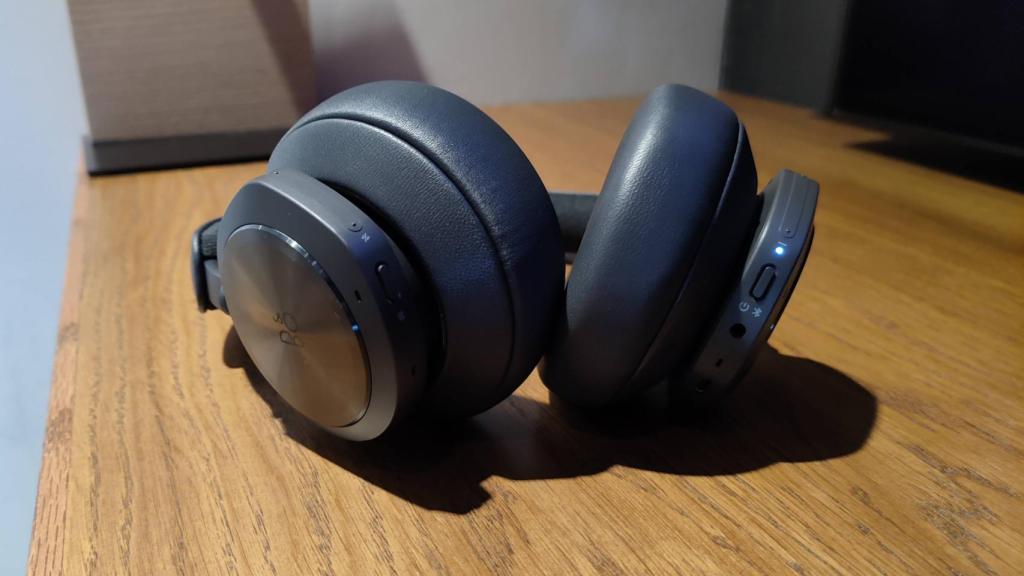 Los Beoplay Portal son unos auriculares circumaurales.