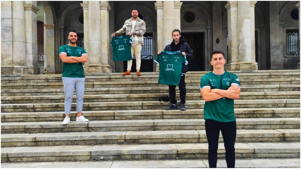 Equipo Serpes frente al ayuntamiento de Ferrol.
