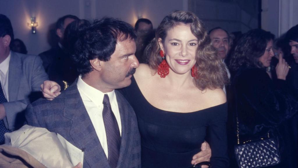 Jesús Mariñas junto a la actriz Ana García Obregón.