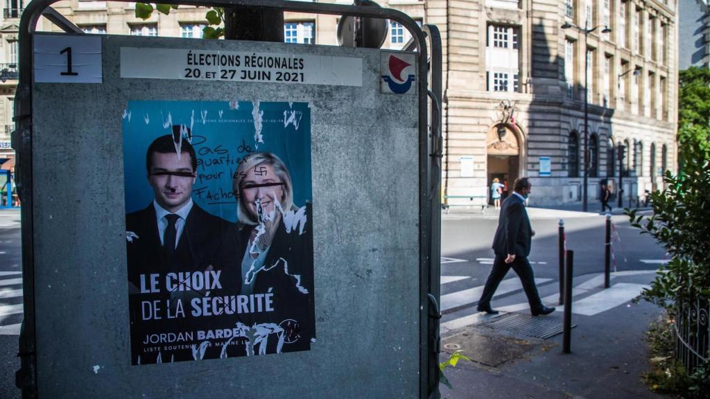 Un cartel de propaganda de la Agrupación Nacional.