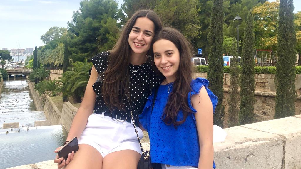 Lucía y Sara Campollo, de Potes (Cantabria).